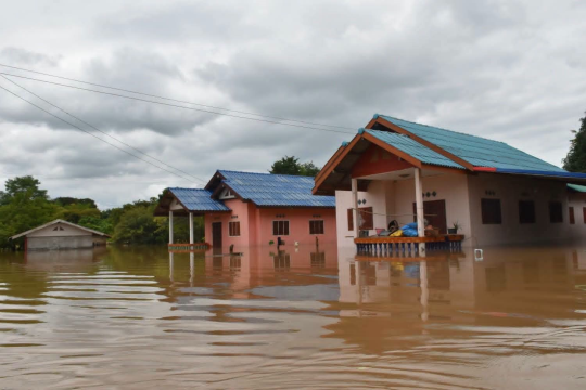 Savannakhet Leaders Inspect Flood Damage in Xayboury District